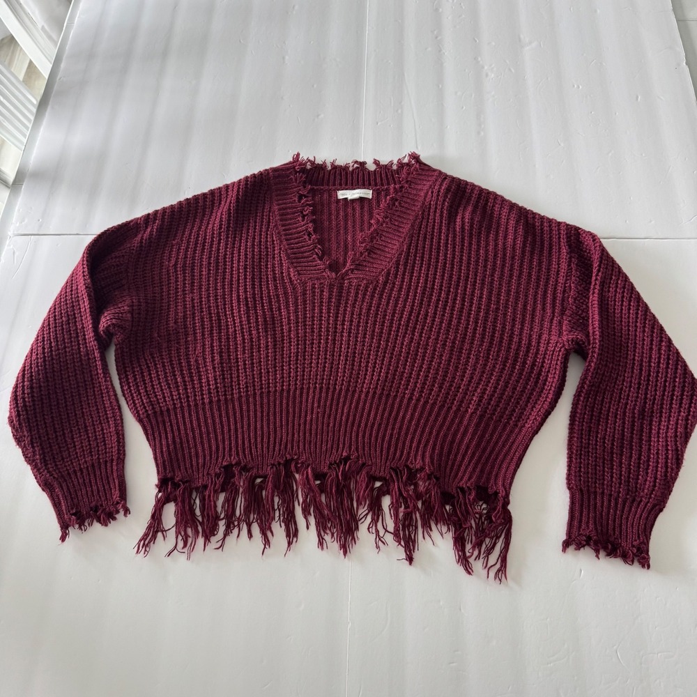 Coco + Jaimeson Burgundy Distressed Fringe Hem V-Neck Cropped Sweater XS